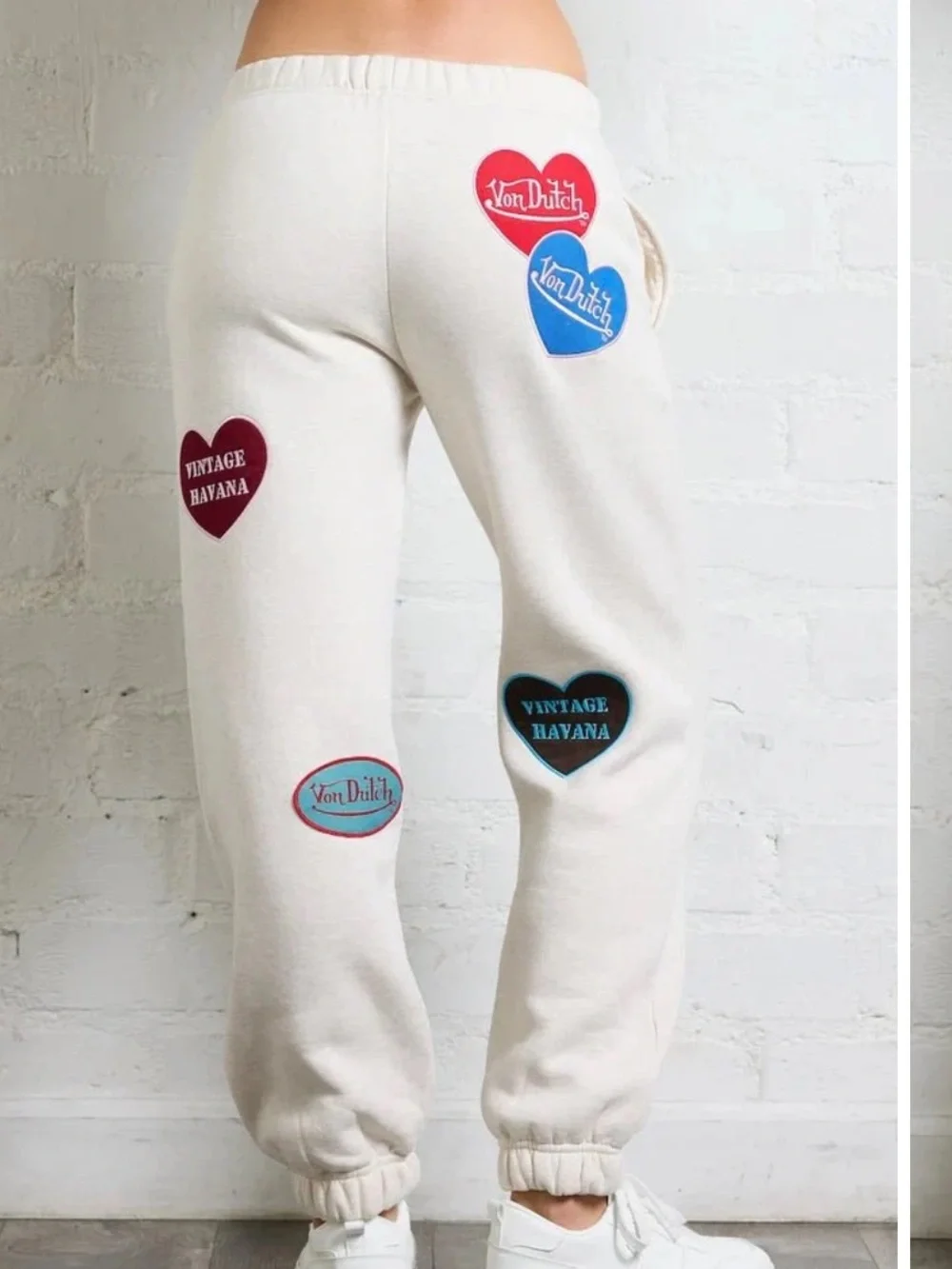 VON DUTCH Vintage Havana Cream Sweatpants with Red & Blue Heart Graphics